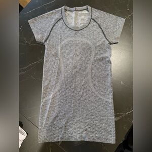 Lululemon Swiftly Tech Short-Sleeve Shirt 2.0 - Size 4 - New Condition